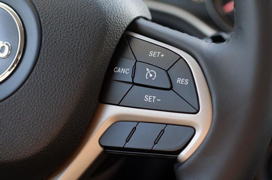  Jeep Cherokee 2014 года  (фото 62 из 88)